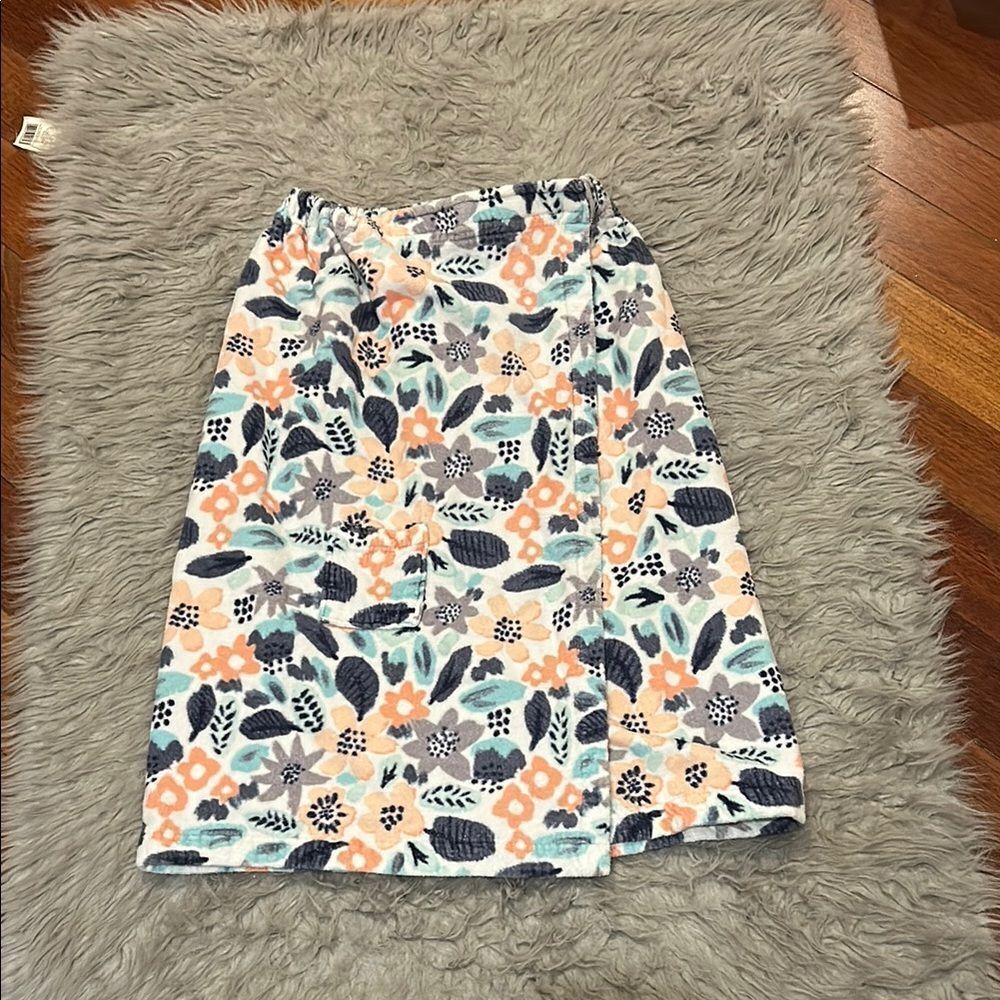 Room essentials Floral Print Women's Velcro‎ towel wrap